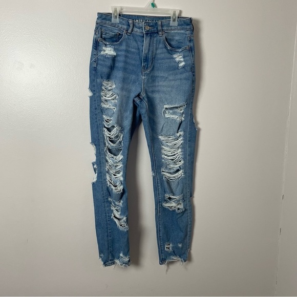 American Eagle High Rise Destroyed Mom Jeans – Size 4 - Picture 1 of 10